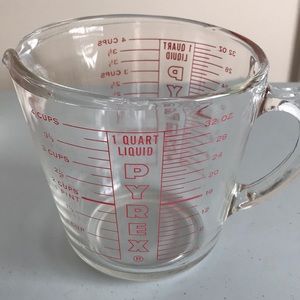 Vintage Pyrex D-handle 532 Quart measuring pitcher